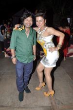 Kailash Kher at Poonam Dhillon_s birthday bash and production house launch with Rohit Verma fashion show in Mumbai on 17th April 2013 (73).JPG